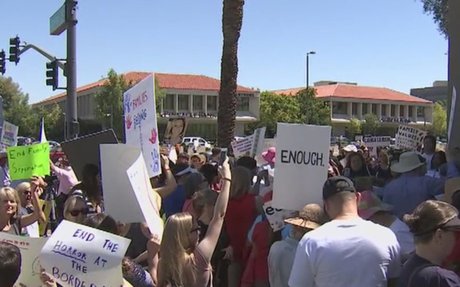 Cacophony reigns in Phoenix, as groups for and against Trump's border policy protest